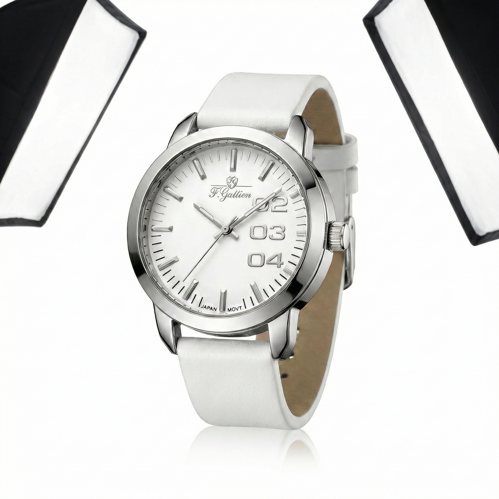 Часы белый фон