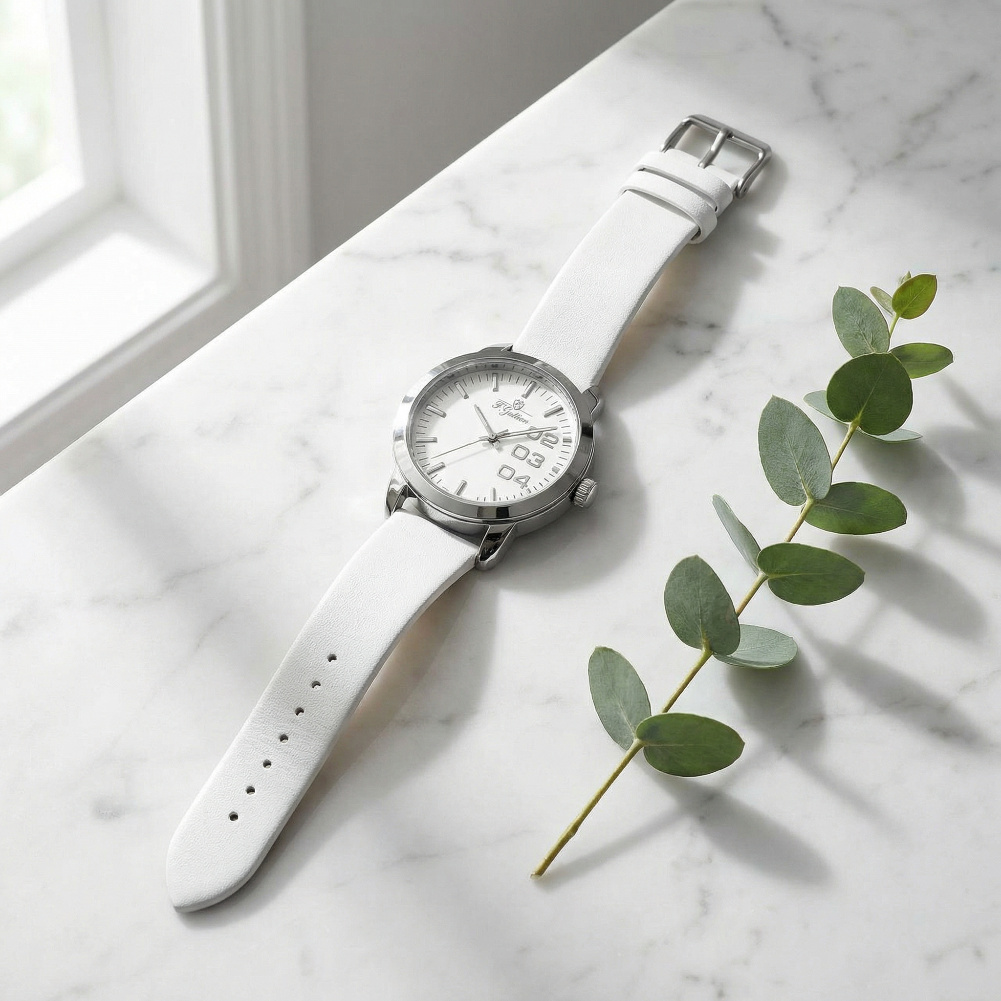 Часы на мраморе